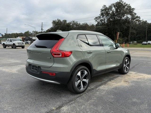 new 2025 Volvo XC40 car
