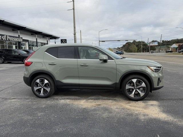 new 2025 Volvo XC40 car