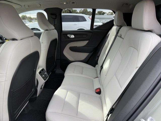new 2025 Volvo XC40 car