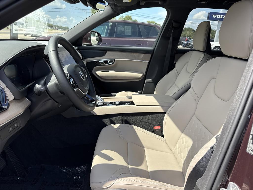 new 2025 Volvo XC90 Plug-In Hybrid car