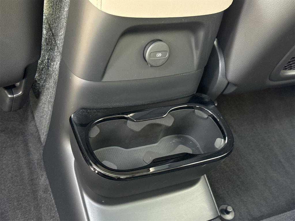 new 2025 Volvo XC90 Plug-In Hybrid car