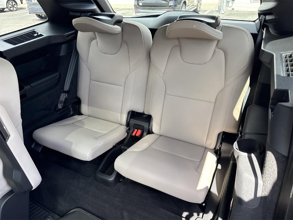 new 2025 Volvo XC90 Plug-In Hybrid car