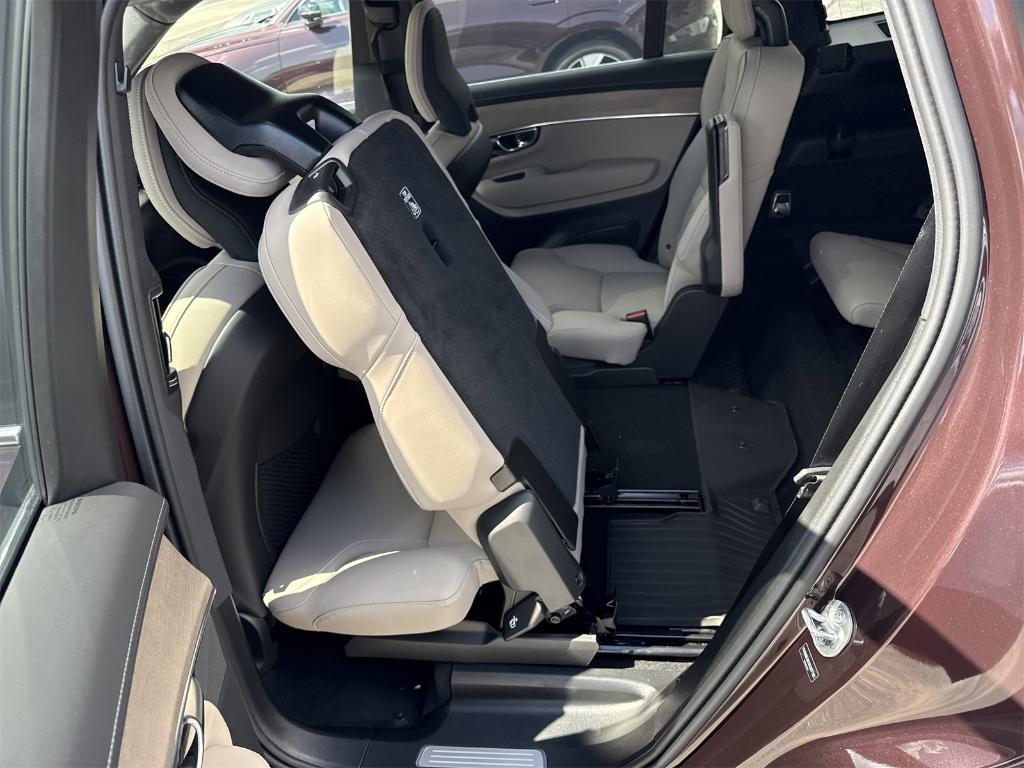 new 2025 Volvo XC90 Plug-In Hybrid car