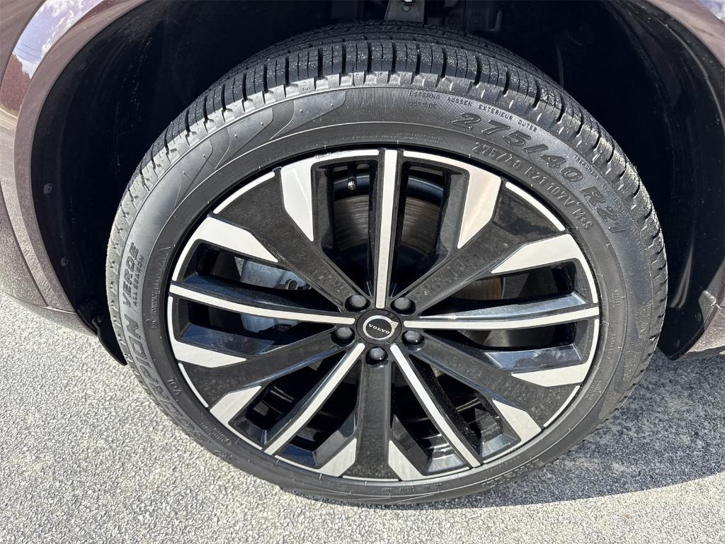 new 2025 Volvo XC90 Plug-In Hybrid car