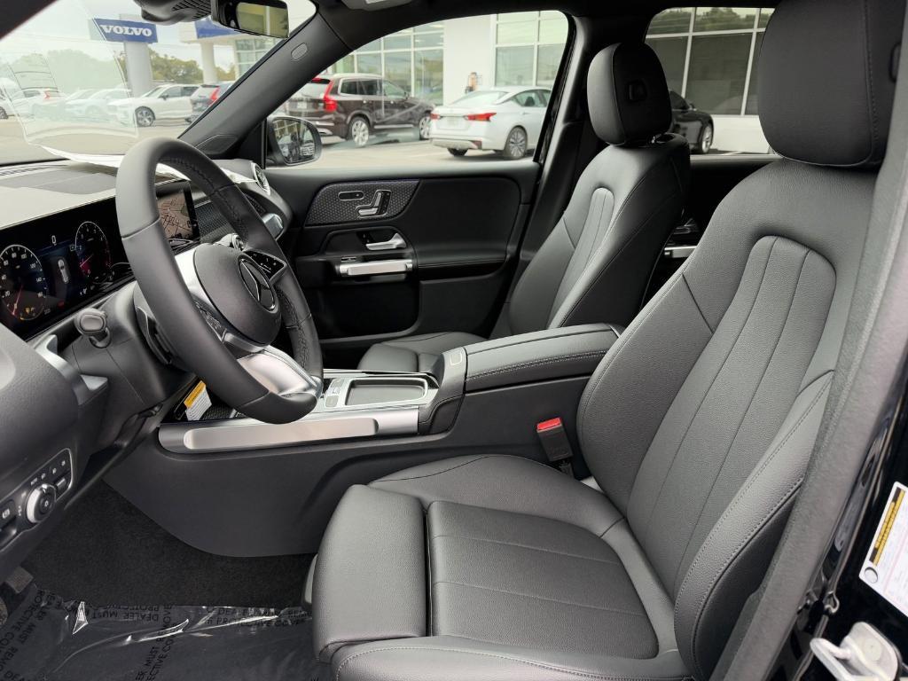 new 2025 Mercedes-Benz GLB 250 car