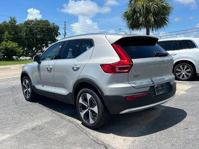 new 2025 Volvo XC40 car