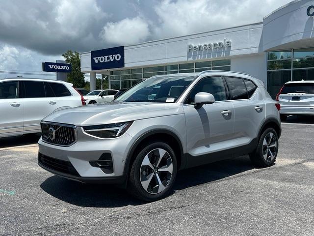 new 2025 Volvo XC40 car