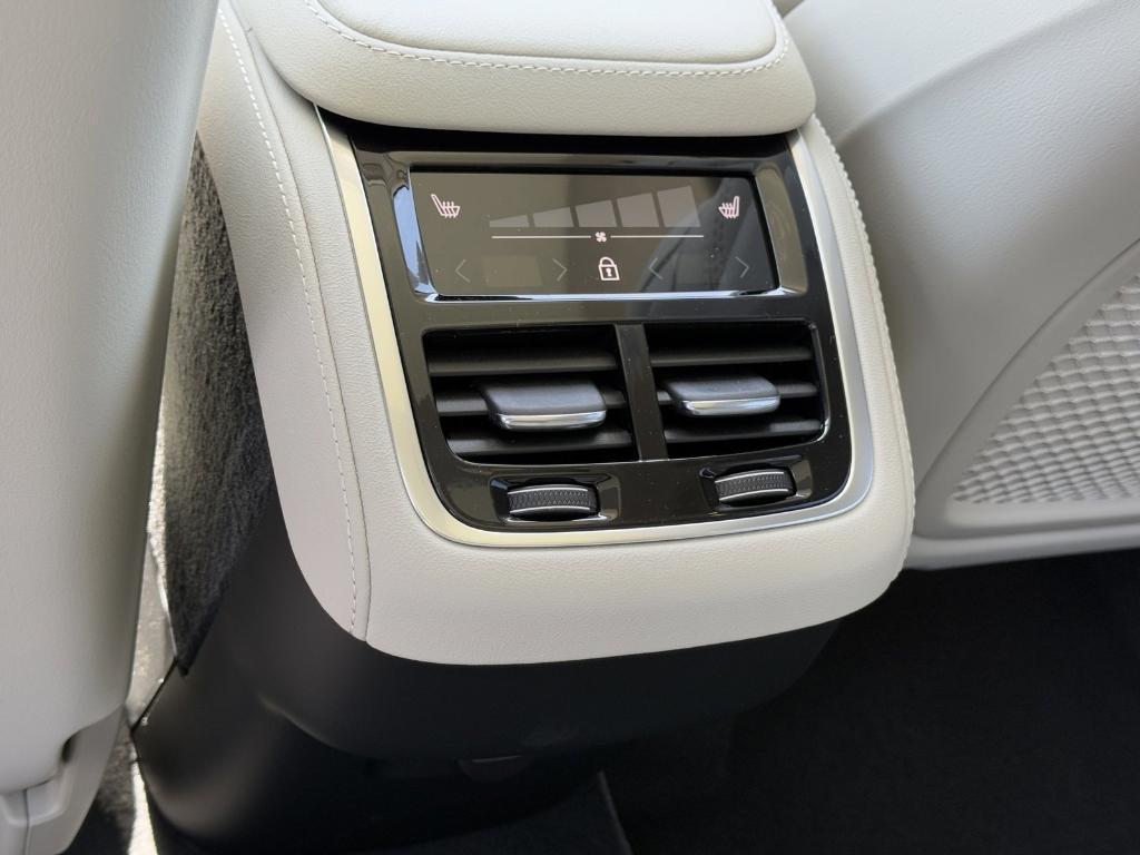 new 2025 Volvo XC90 car