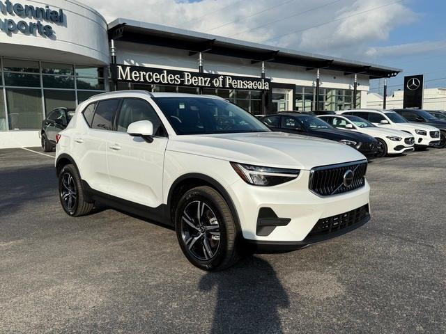 new 2025 Volvo XC40 car