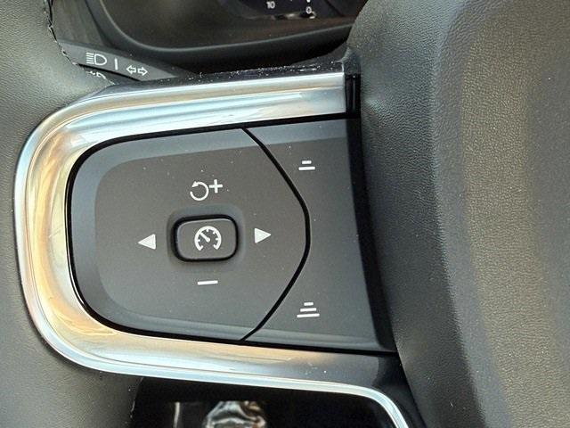 new 2025 Volvo XC40 car