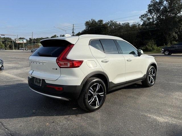 new 2025 Volvo XC40 car