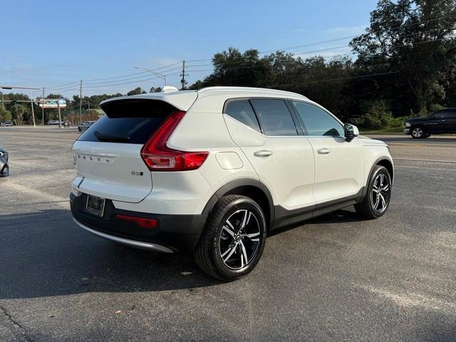 new 2025 Volvo XC40 car