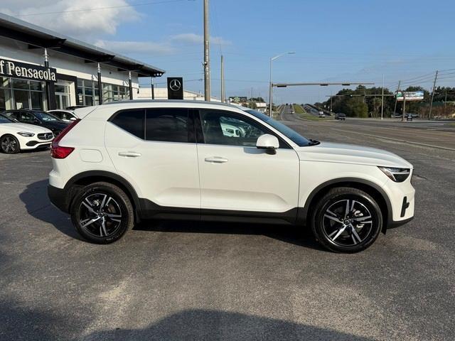 new 2025 Volvo XC40 car