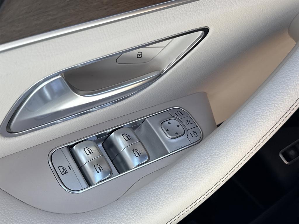 new 2026 Mercedes-Benz GLS 580 car