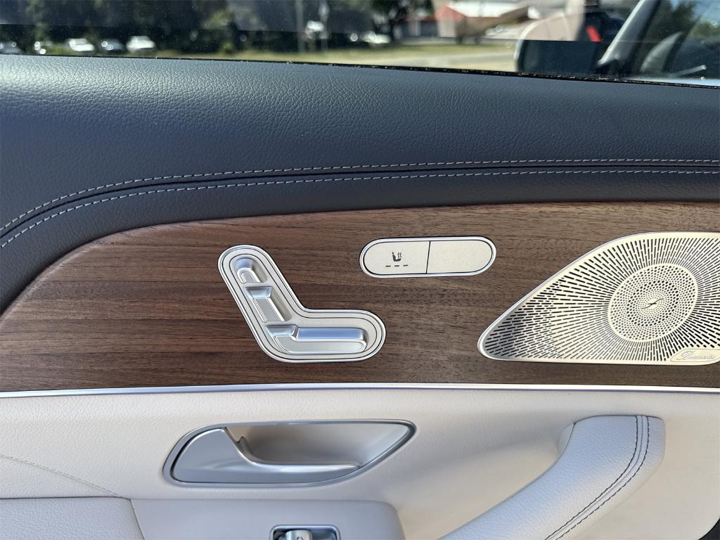 new 2026 Mercedes-Benz GLS 580 car