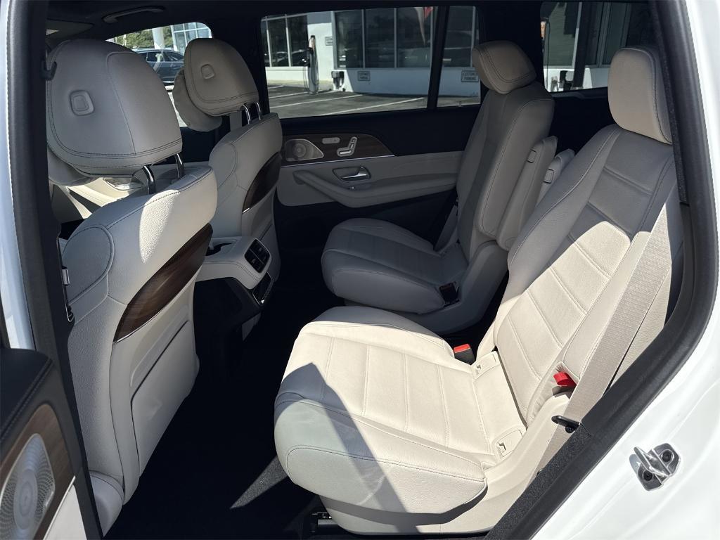 new 2026 Mercedes-Benz GLS 580 car