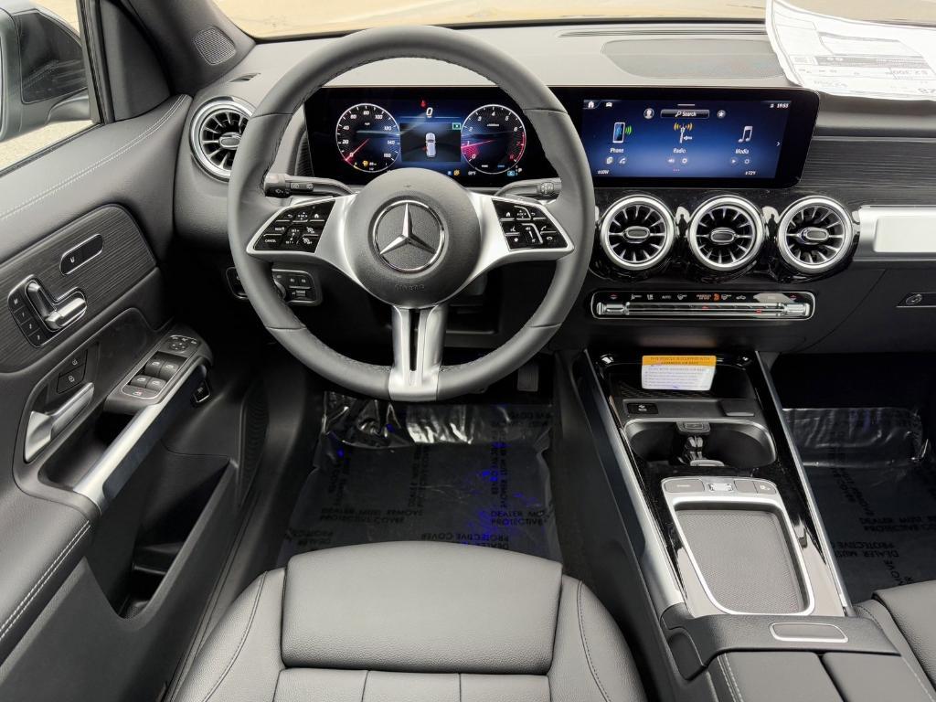 new 2025 Mercedes-Benz GLB 250 car