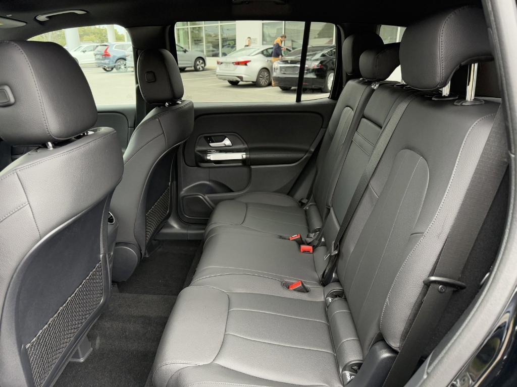 new 2025 Mercedes-Benz GLB 250 car