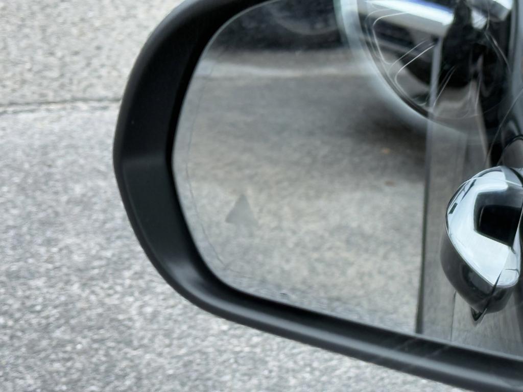 new 2025 Mercedes-Benz GLB 250 car