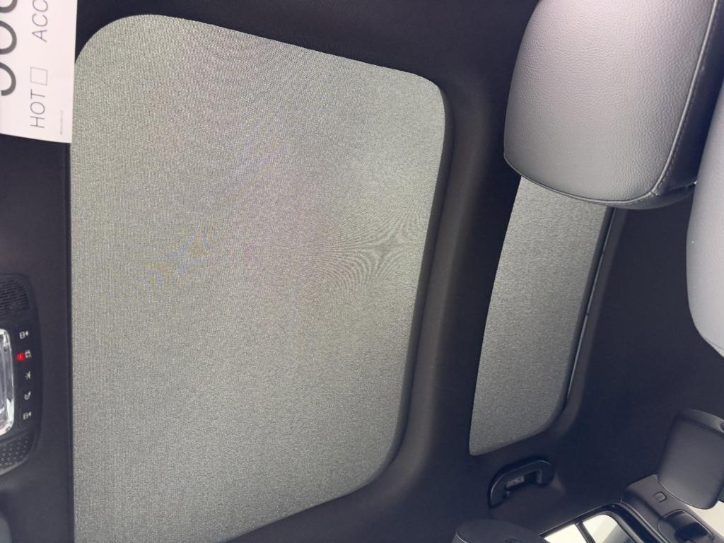 new 2025 Mercedes-Benz GLB 250 car