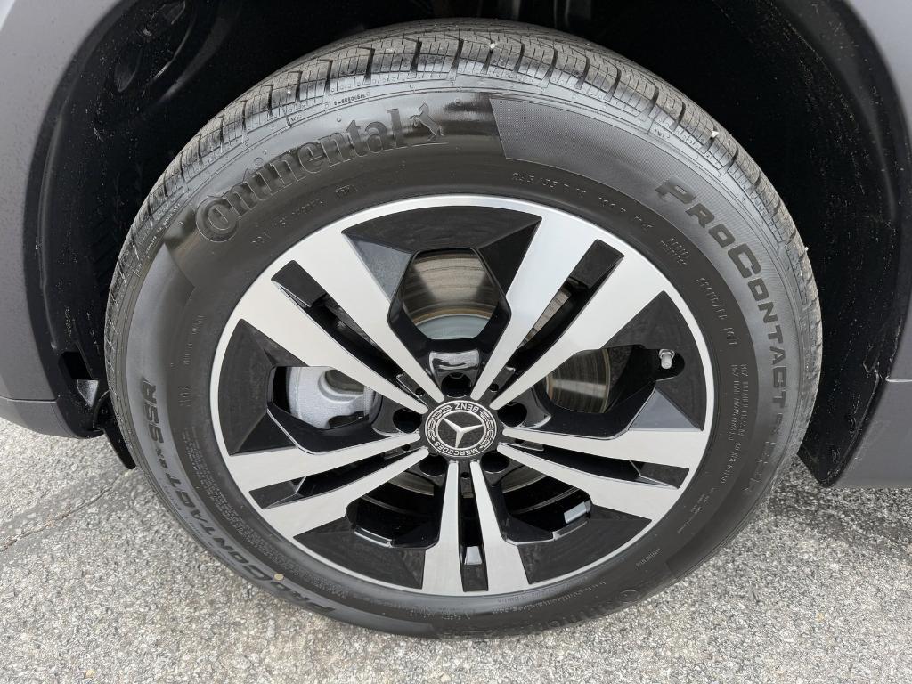 new 2025 Mercedes-Benz GLB 250 car