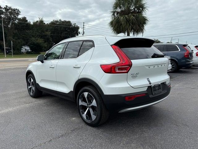 new 2025 Volvo XC40 car