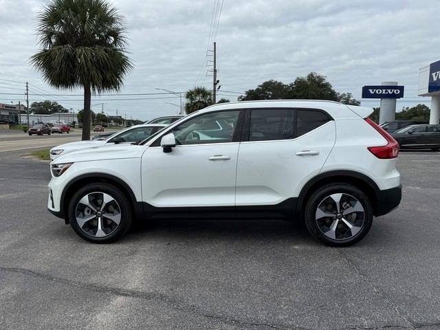 new 2025 Volvo XC40 car