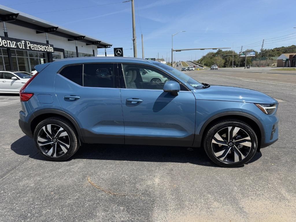 new 2025 Volvo XC40 car
