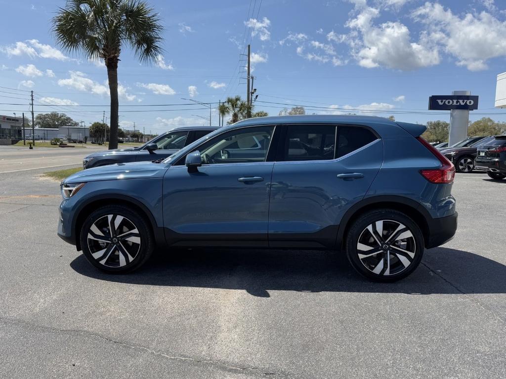 new 2025 Volvo XC40 car