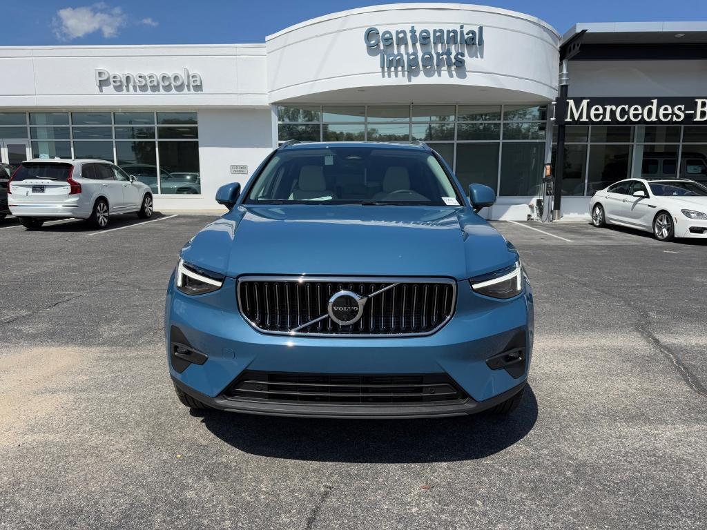 new 2025 Volvo XC40 car