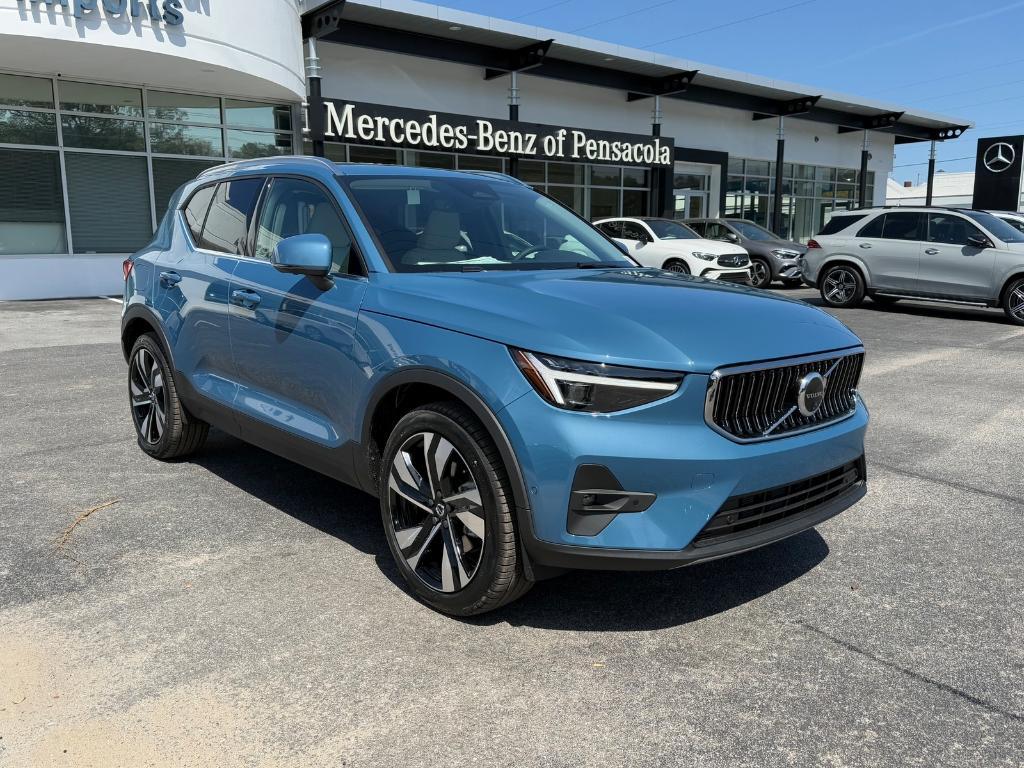 new 2025 Volvo XC40 car