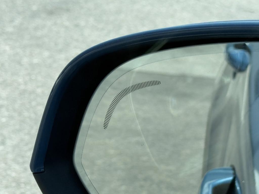 new 2025 Volvo XC40 car