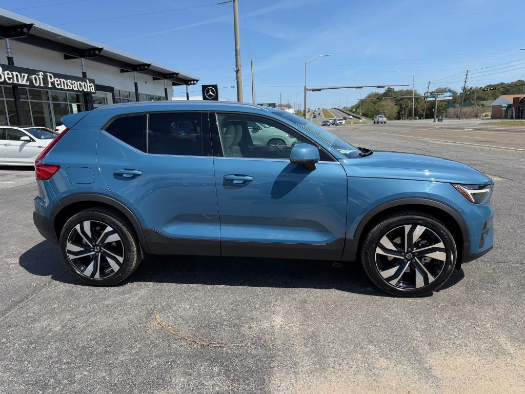 new 2025 Volvo XC40 car
