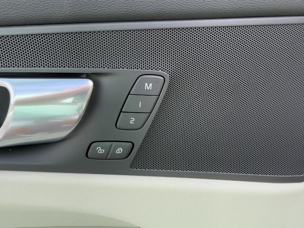 new 2025 Volvo XC60 car