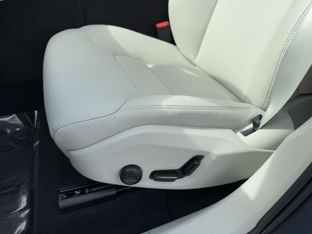 new 2025 Volvo XC60 car