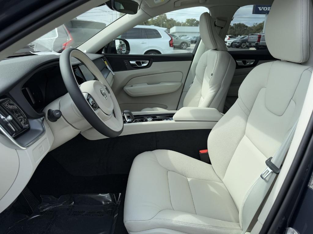 new 2025 Volvo XC60 car