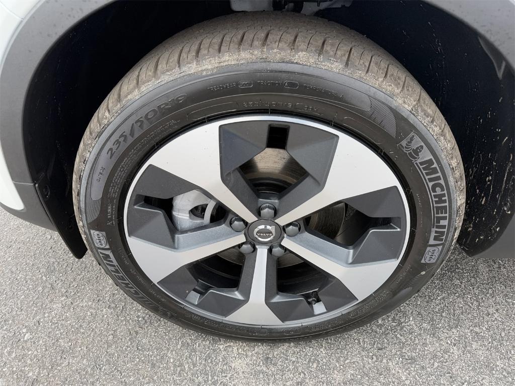 new 2025 Volvo XC40 car