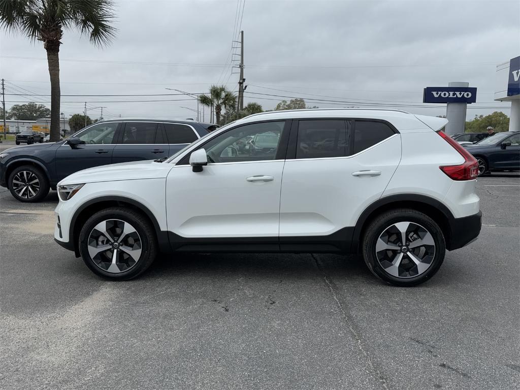new 2025 Volvo XC40 car