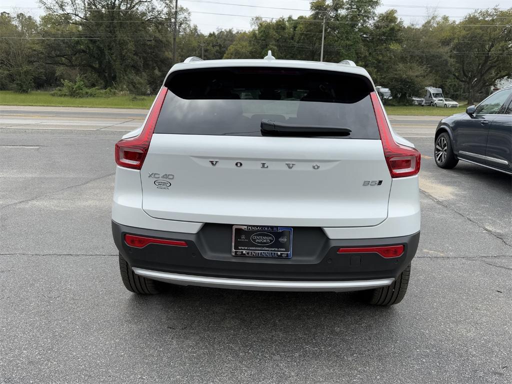 new 2025 Volvo XC40 car