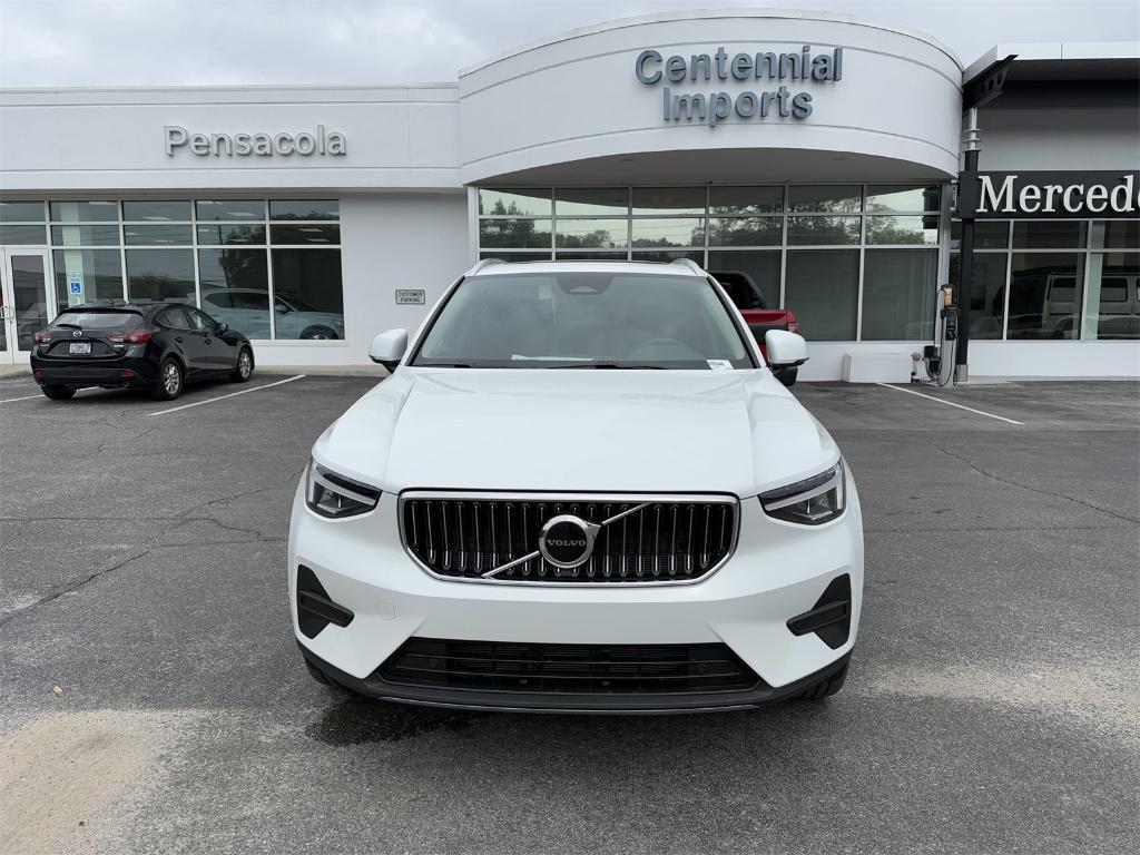 new 2025 Volvo XC40 car