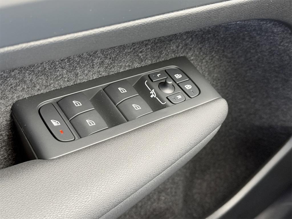 new 2025 Volvo XC40 car