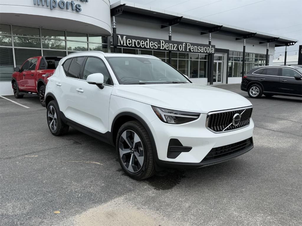 new 2025 Volvo XC40 car