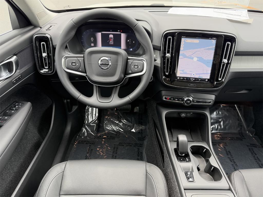 new 2025 Volvo XC40 car