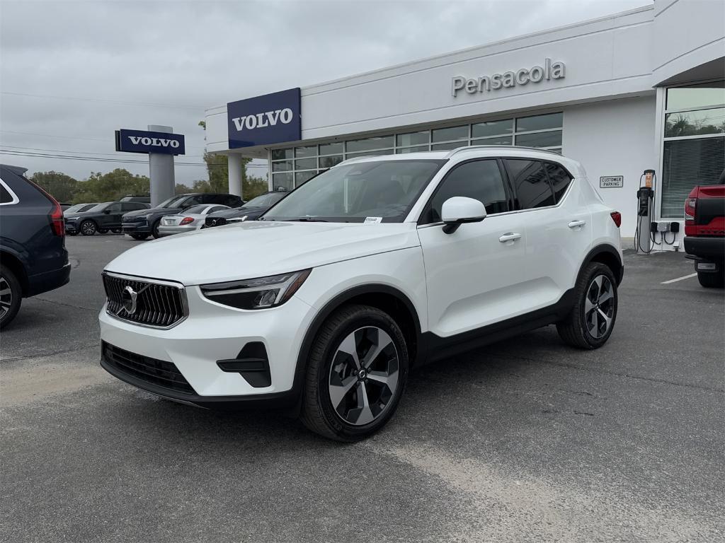 new 2025 Volvo XC40 car