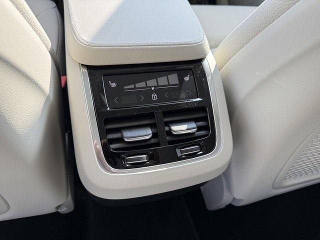 new 2025 Volvo XC90 car