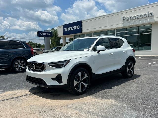 new 2025 Volvo XC40 car