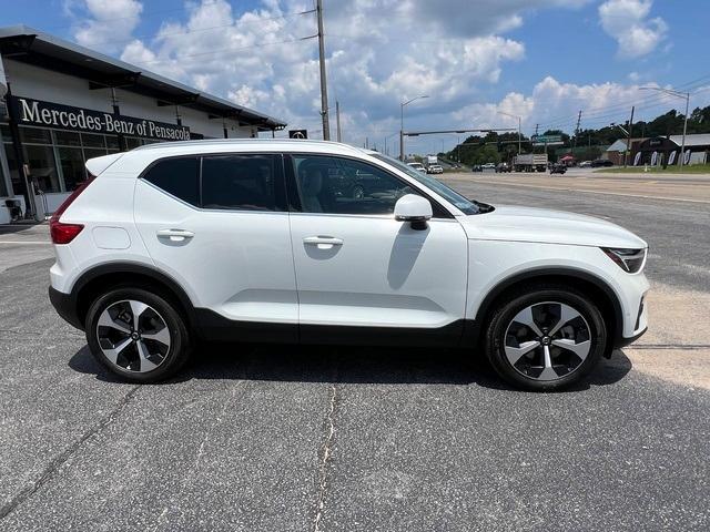 new 2025 Volvo XC40 car