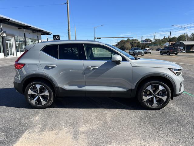 new 2024 Volvo XC40 car