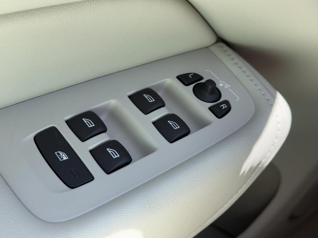 new 2025 Volvo XC60 car