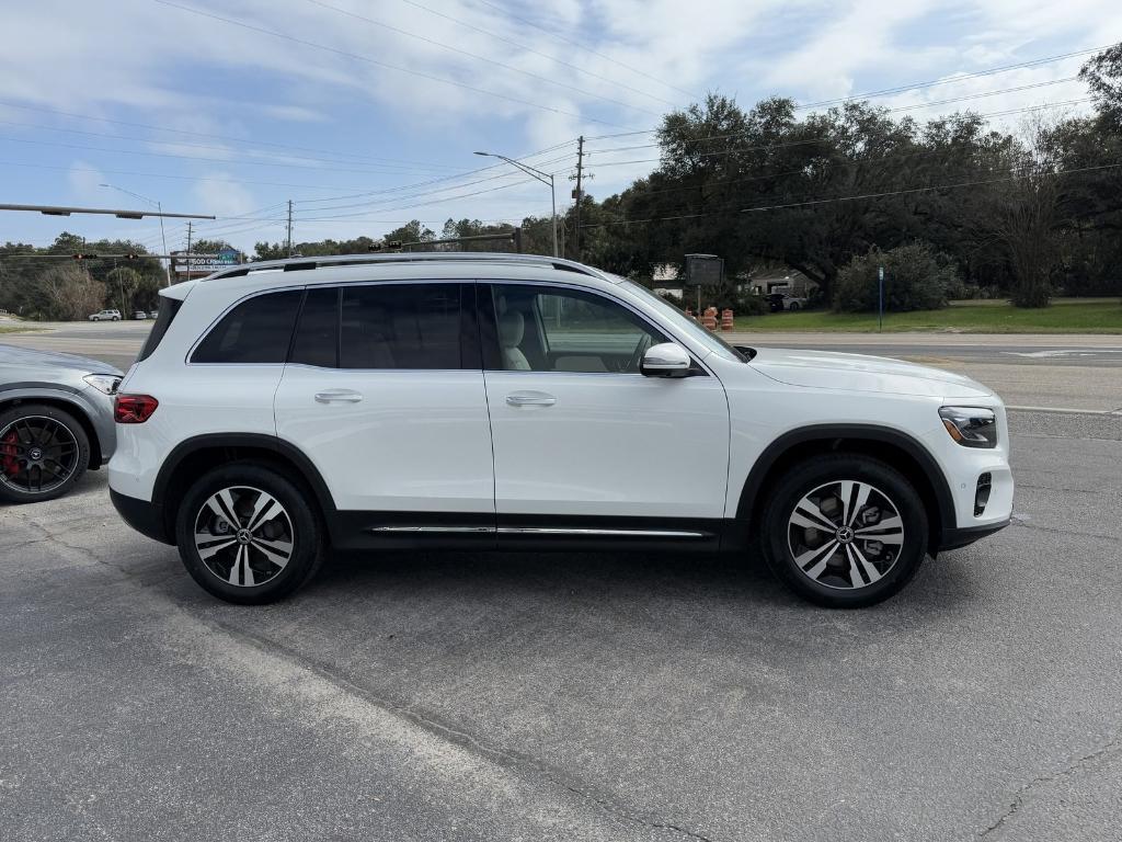 new 2025 Mercedes-Benz GLB 250 car